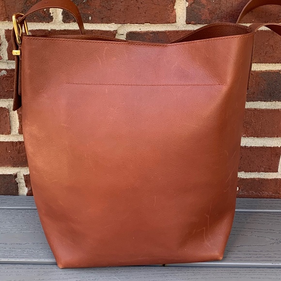 Madewell The Essential Bucket Tote - Picture 13 of 13